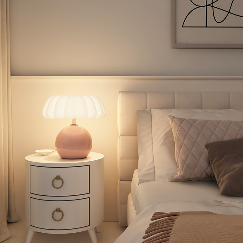 Lampka nocna w stylu kremowym  – Desk Setup White recenzja i cena