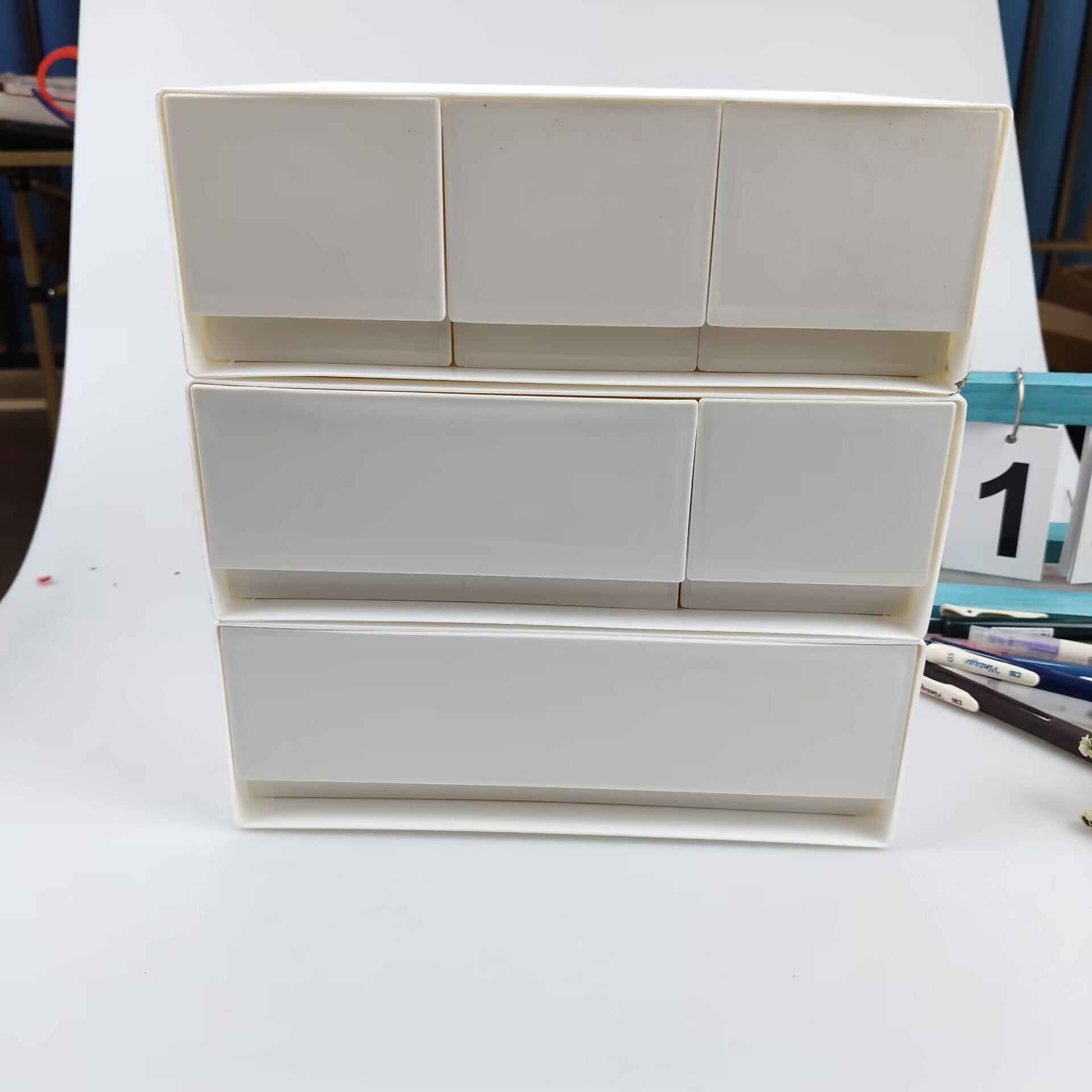 Pudełko do przechowywania na b – Desk Setup Shelf recenzja i cena