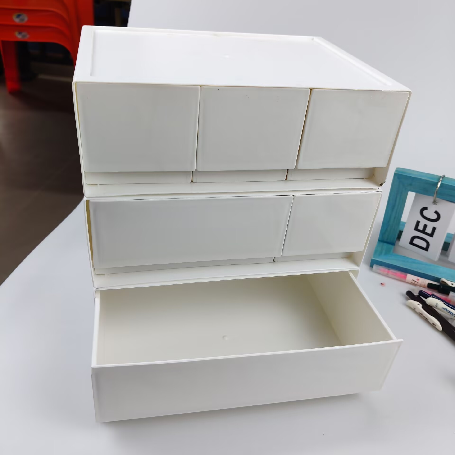 Pudełko do przechowywania na b – Desk Setup Shelf recenzja i cena