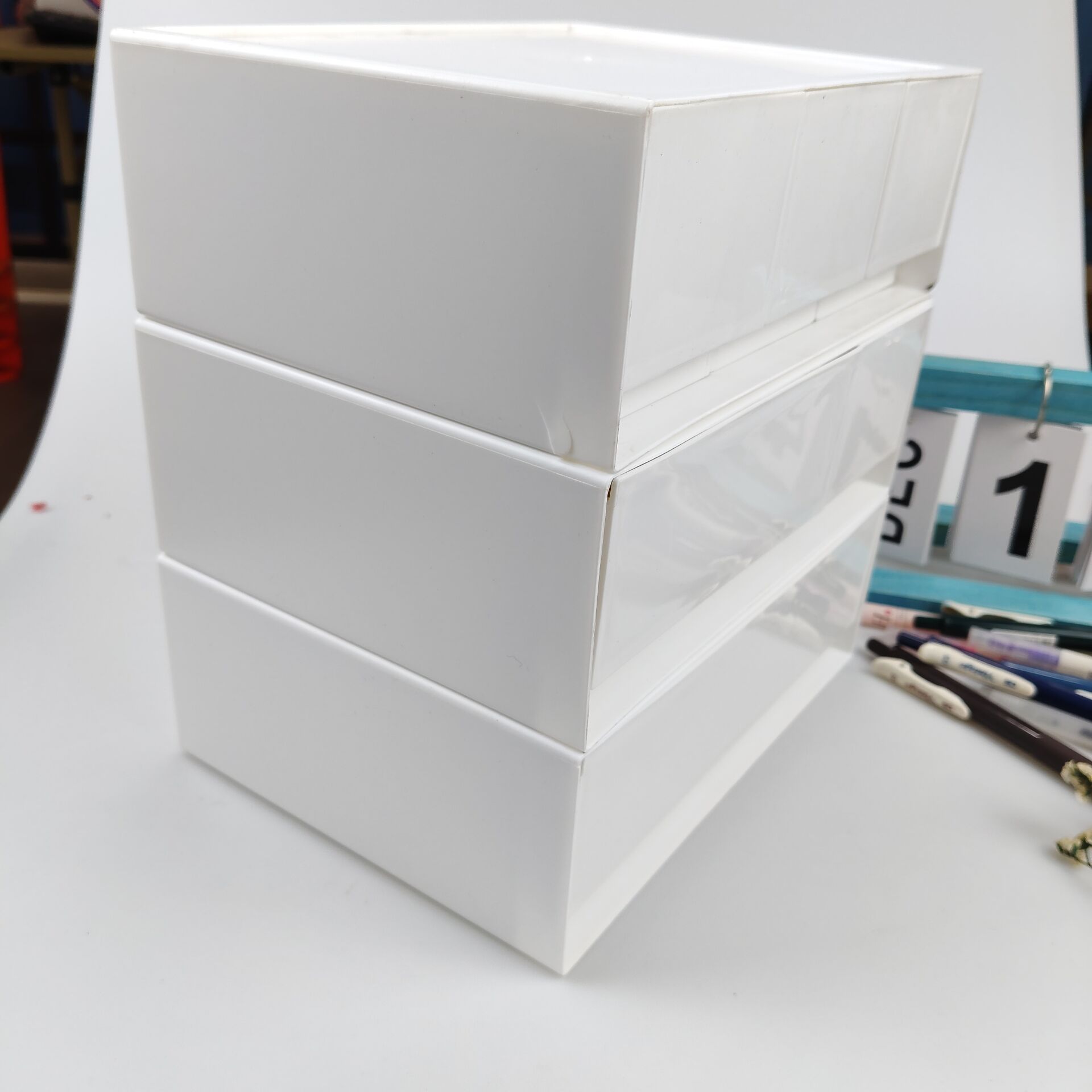 Pudełko do przechowywania na b – Desk Setup Shelf recenzja i cena